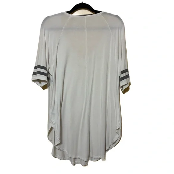 Torrid Super Soft Knits Varisty Tee Women’s 2 White Round Hem V-Neck T-Shirt - Picture 3 of 9